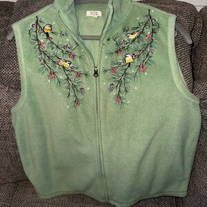 Baxter Wells XL Green Fleece Vest with Embroidered Birds -Christmas Vest -Winter